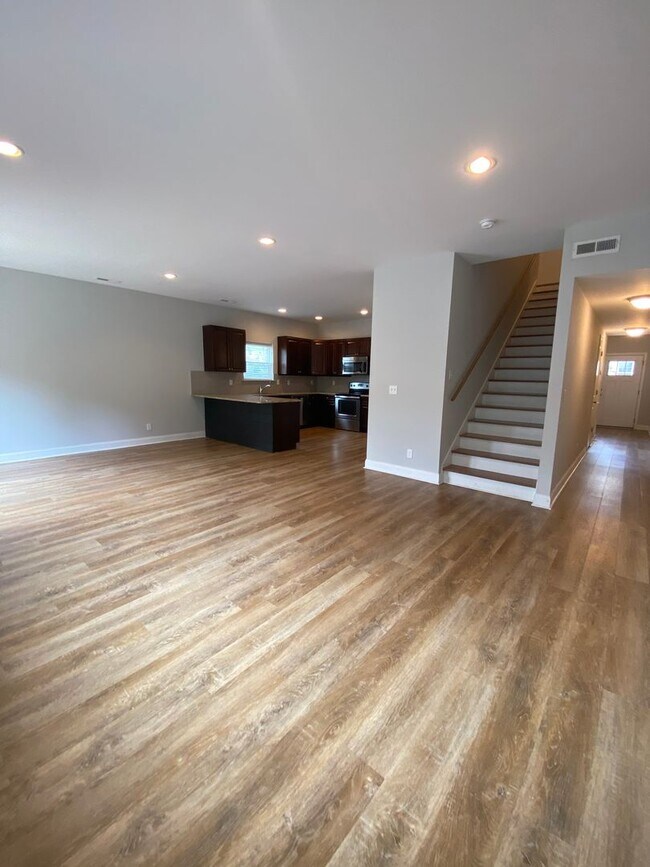 Building Photo - 4 BR, 2 BA, 2 Car Garage | Close to Chattanooga, Volkswagen, FedEx, & Amazon