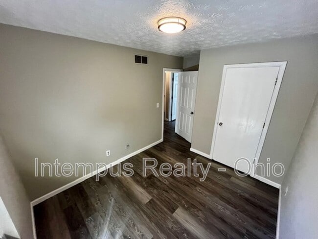 Building Photo - 2600 Saybrooke Dr