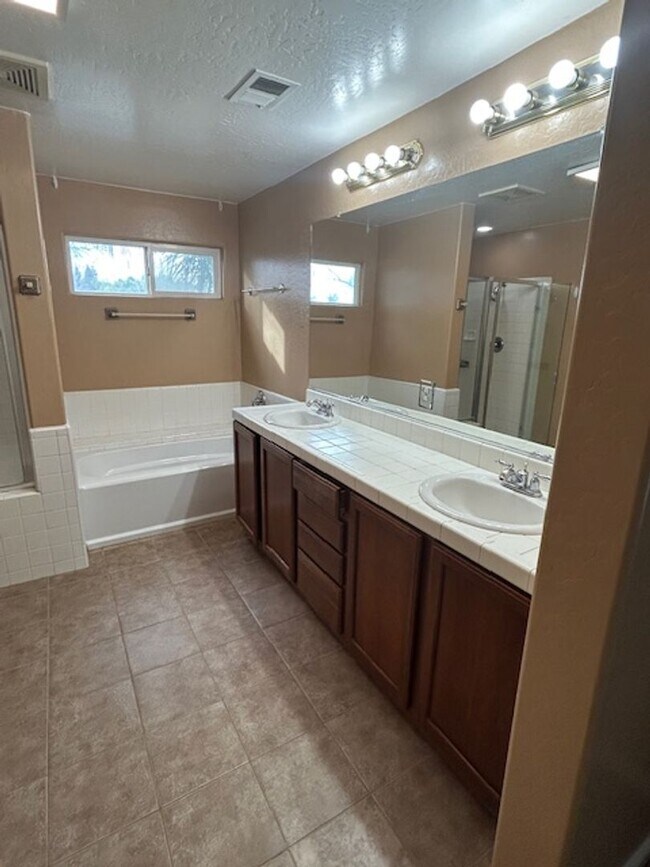 Building Photo - 4 Bedroom 2.5 Bathroom in NW Visalia with a Pool!! Just in Time for Summer!!!