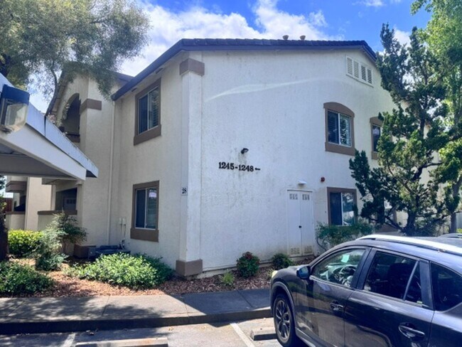 Building Photo - Very Nice 2 Bedroom and 2 Bathroom Apartment $2,300 + $175.00 WSG
