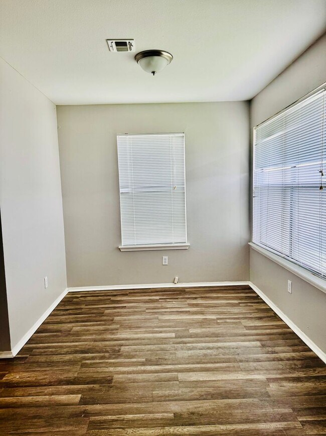 Building Photo - New Rental! 2-Story Townhome in Calallen –...