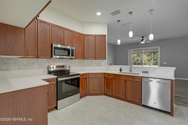 Building Photo - 695 Sid Dr