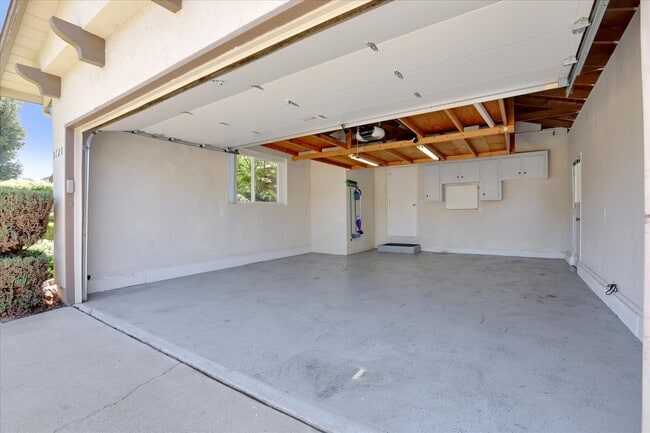 Building Photo - 2720 Diericx Dr