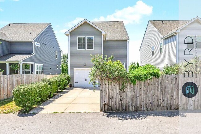Building Photo - 16921 Thornapple Run