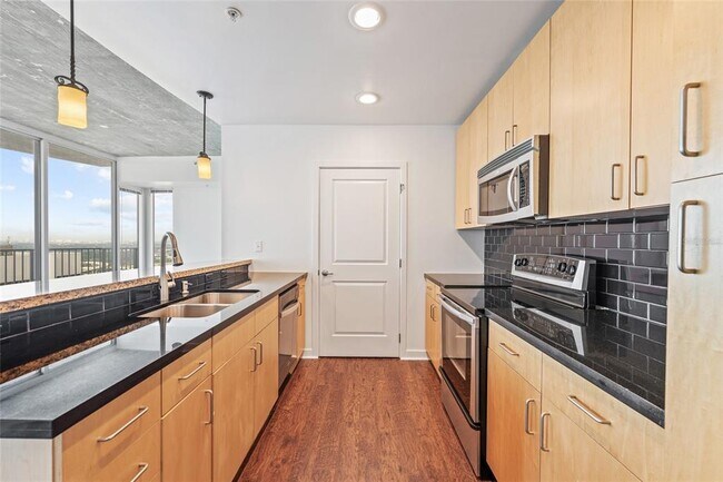Building Photo - 155 S Court Ave