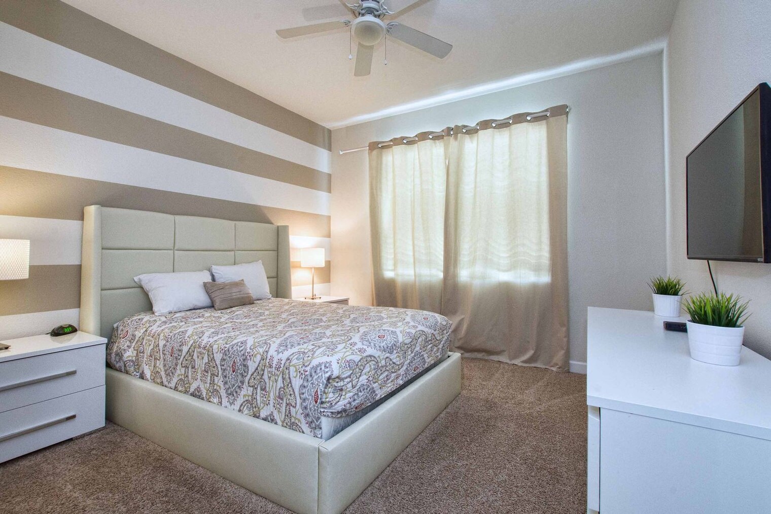 Building Photo - 4728 Sleepy Hollow Dr