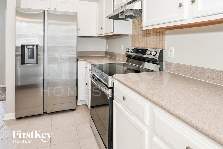 Building Photo - 2352 Longmont Dr