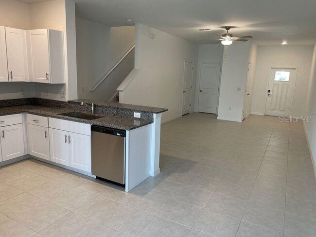 Building Photo - 8245 Crescent Oaks Dr