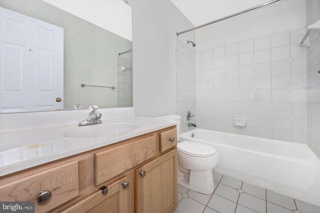 Building Photo - 45515 Lakemont Square