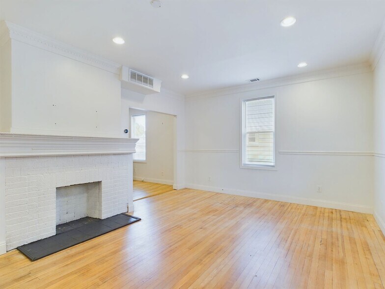Building Photo - 3313 Cliff Ave