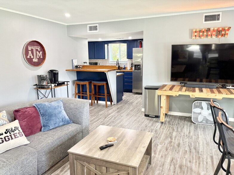 Building Photo - 1105 Glade St