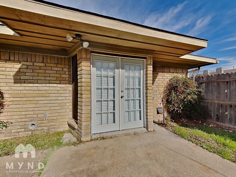 Building Photo - 314 Towne House Ln