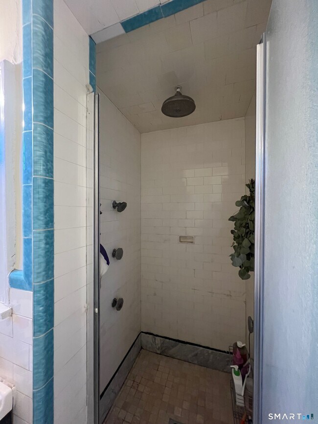 Building Photo - 826 Orange St