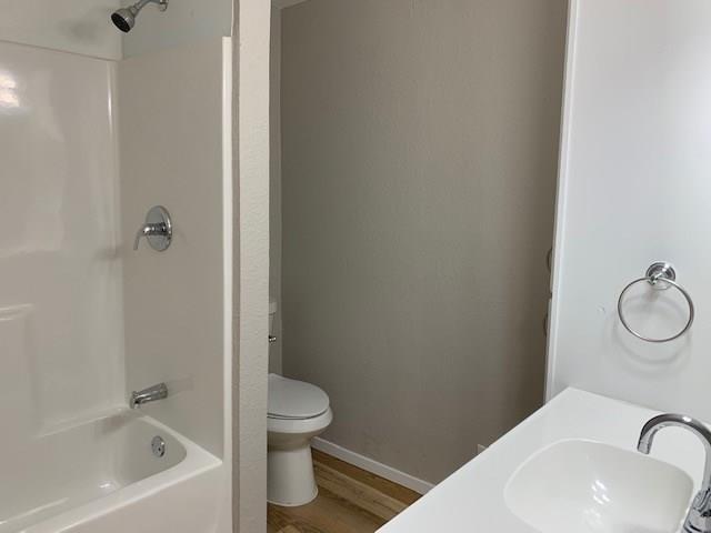 Building Photo - 719 E Chestnut St