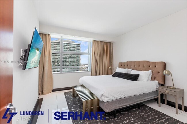 Building Photo - 1395 Brickell Ave
