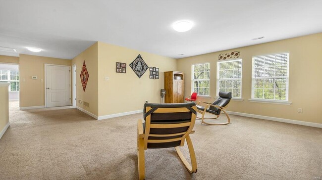 Building Photo - 303 Gateview Dr