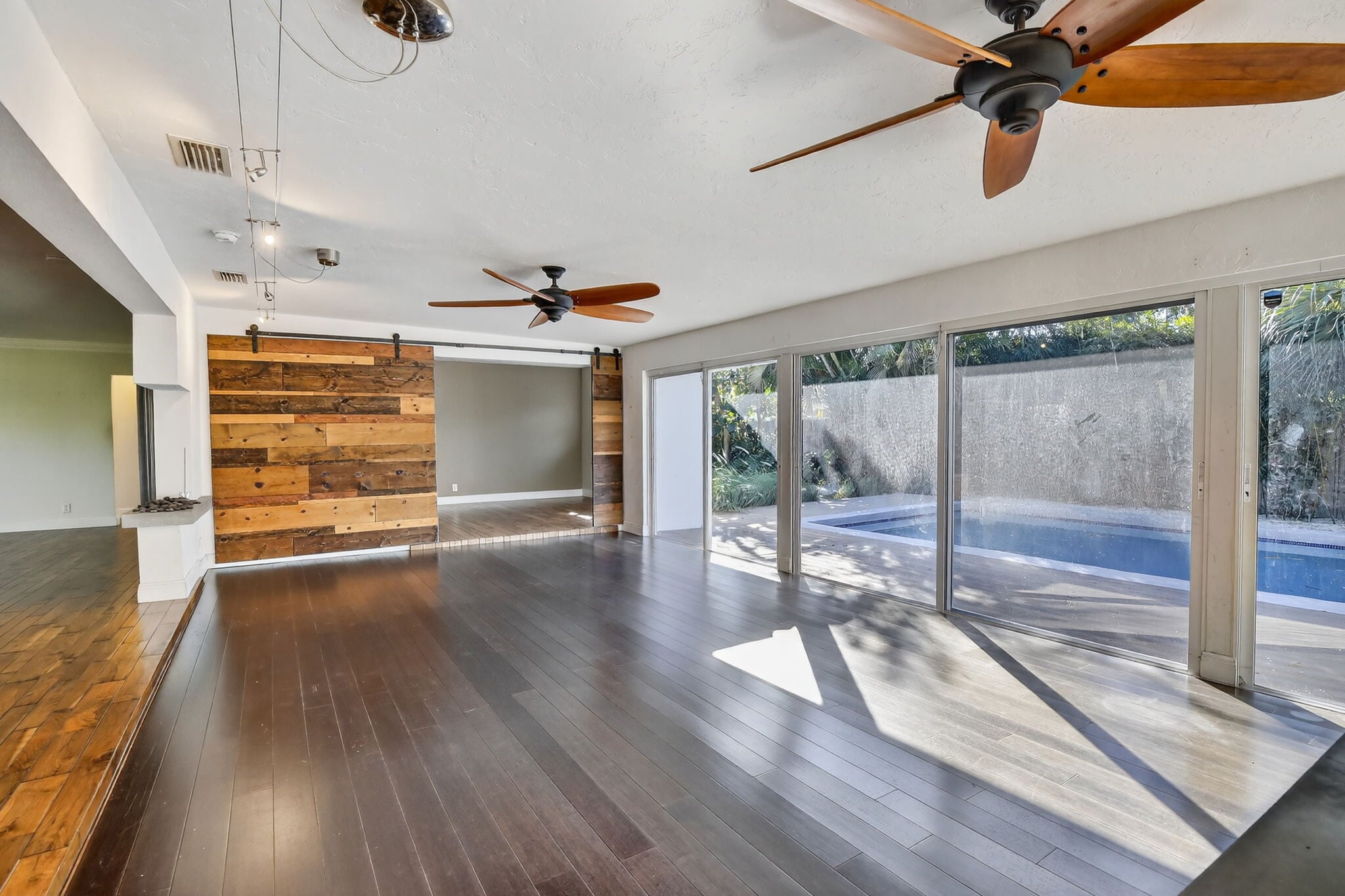 Building Photo - 2740 NE 34th St