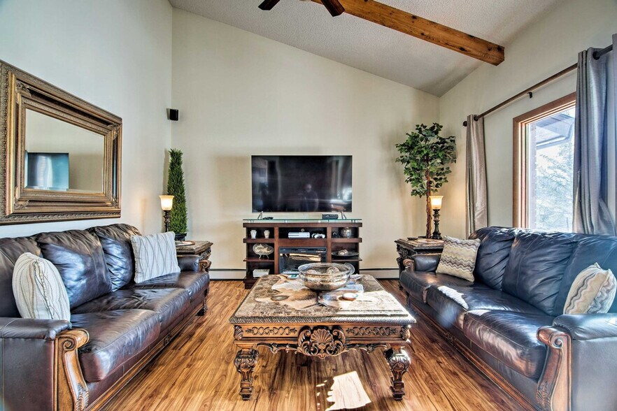 Building Photo - 1740 High Pine Dr