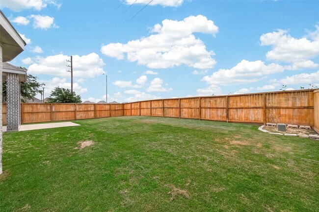 Building Photo - 2619 Lilac Point Ln