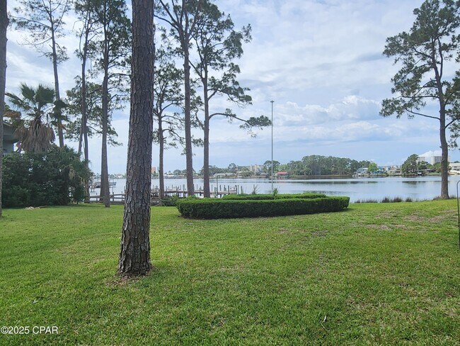 Building Photo - 6901 N Lagoon Dr
