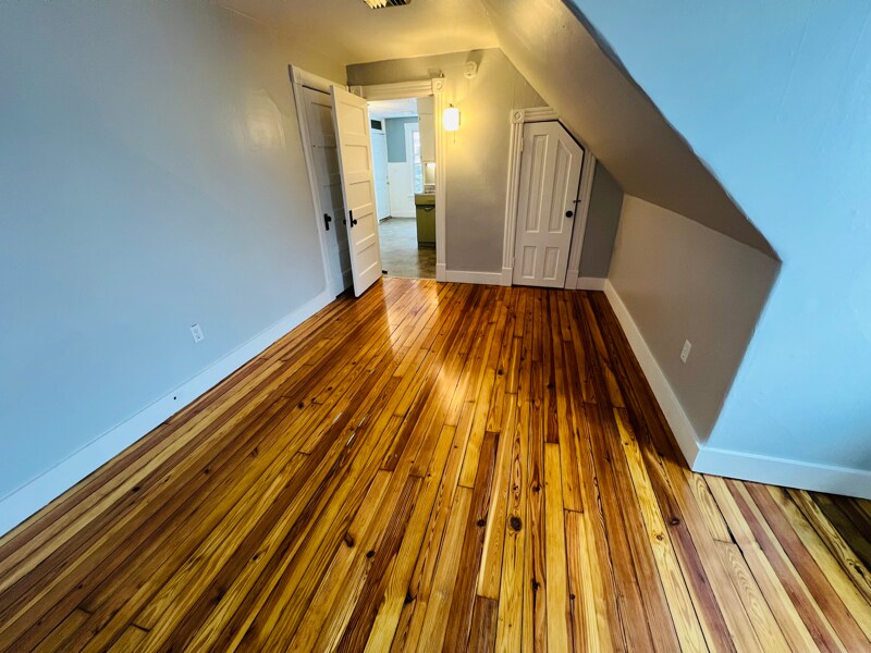 Building Photo - 40 Hewitt St