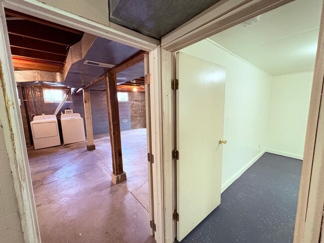 Building Photo - 297 S 500 W