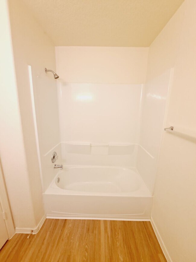 Building Photo - 3 bed 2 bath home in Huning Ranch