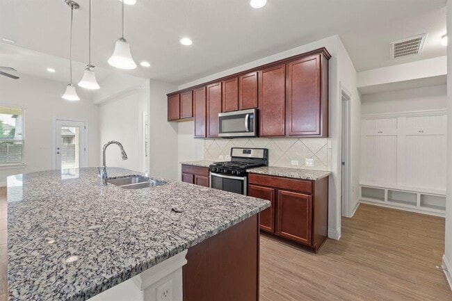 Building Photo - 14011 Hedera Dr