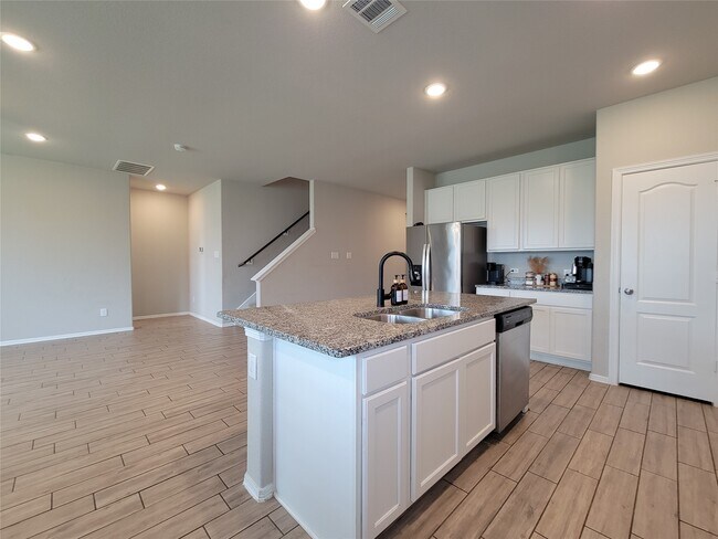 Building Photo - 24811 Crimson Pine Dr