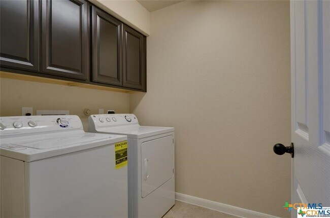 Building Photo - 271 Limestone Creek