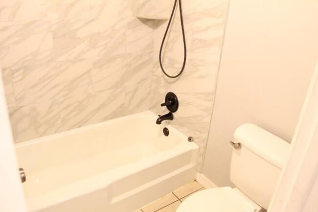 Building Photo - 2 Bedroom, 2.5 Bath, Water Included in Rent!