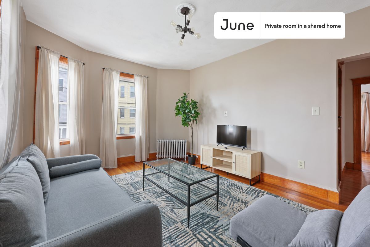 Building Photo - Room in Shared 4 bed/1 bath home