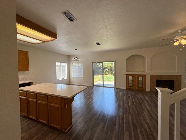Building Photo - 4-bedroom two story home in Sylvan School ...
