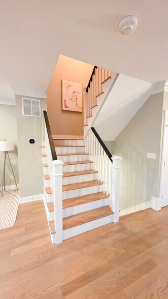 Building Photo - 279 Suffolk Ave