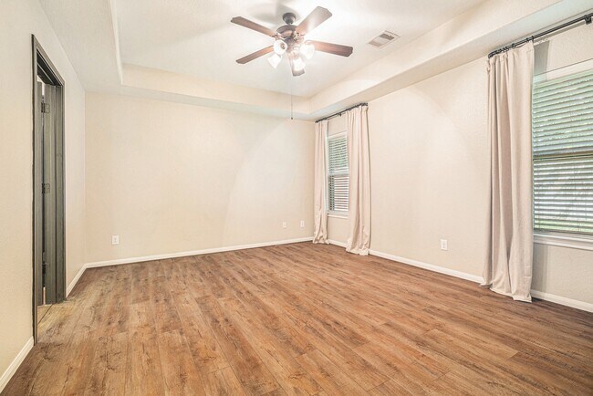 Building Photo - 139 N Hawkhurst Cir