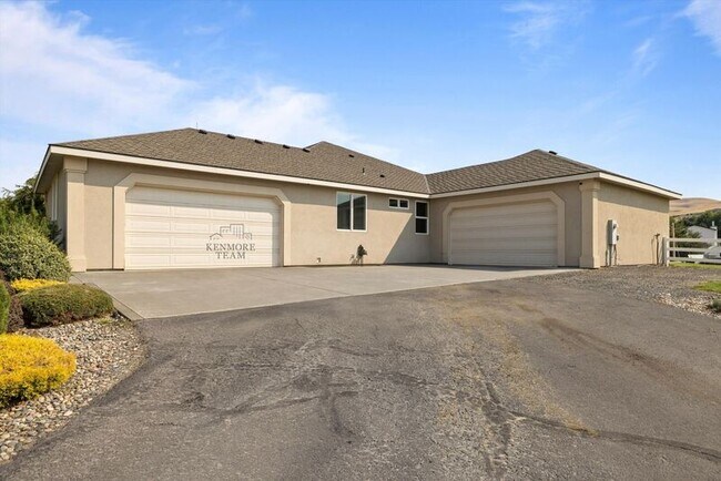 Building Photo - 79103 Canyon Meadows Dr