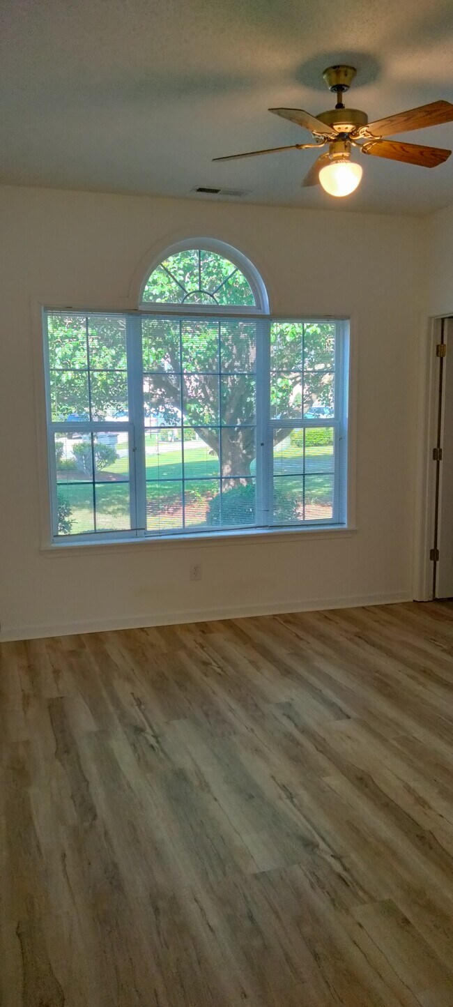 Building Photo - 294 Ravennaside Dr NW