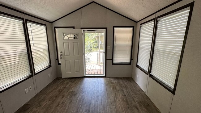 Building Photo - Cute Tiny Home on the Bayou!