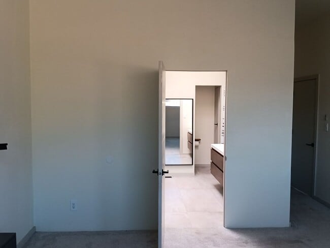 Building Photo - 4 Bedroom, 3 Bathroom Home! Schedule a Sho...