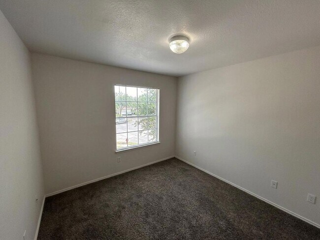 Building Photo - 909 Settlement Cove