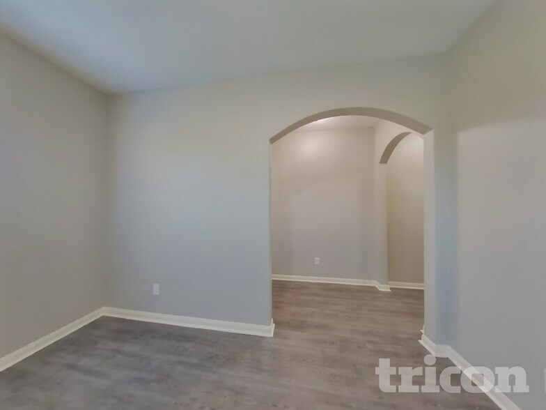 Building Photo - 1502 Tulip Ln
