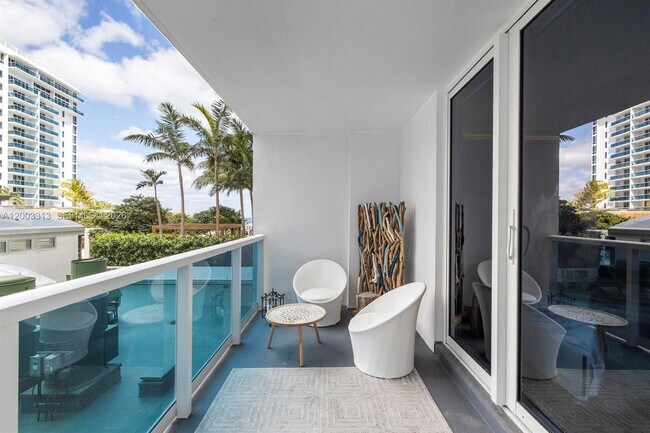 Building Photo - 2301 Collins Ave