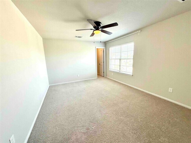 Building Photo - 301 Bright Star Ln