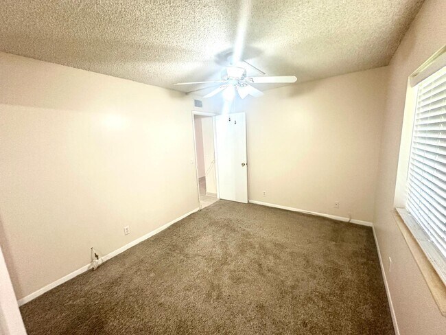 Building Photo - 5773 La Pinata Blvd