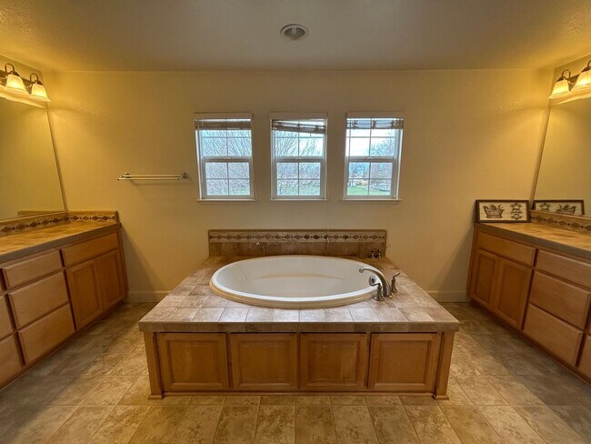 Building Photo - 1454 Azalea Dr