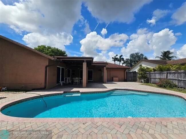 Building Photo - 11327 Little Bear Dr