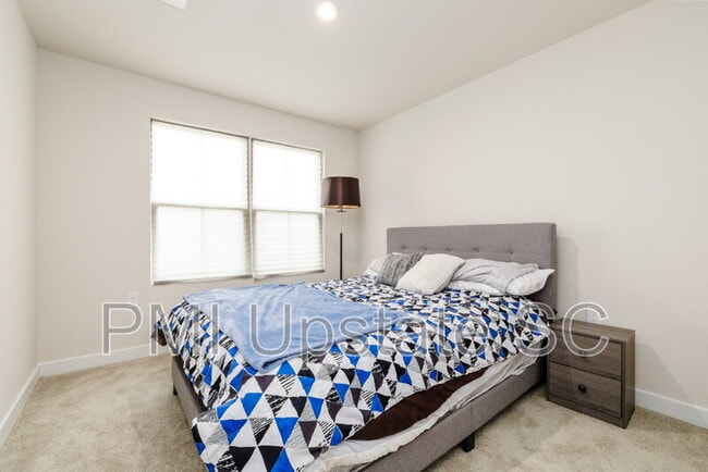 Building Photo - 413 Camarillo Ln