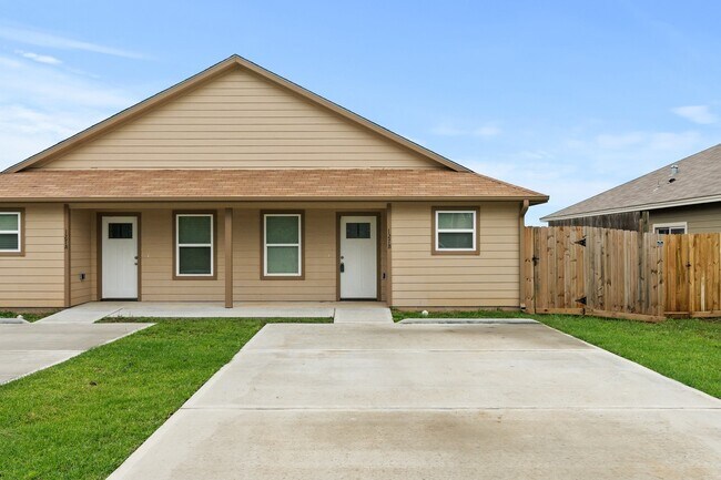 Primary Photo - 119 S Bend Ct