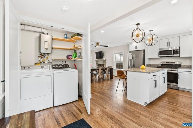 Building Photo - 903 Charlton Ave