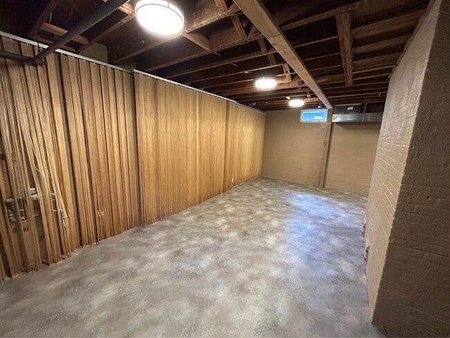 Building Photo - 600 W 26th St